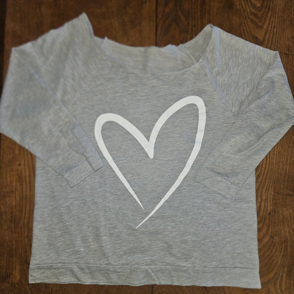 Unbranded Sweatshirt Womens 2XL Heart Graphic Gray Off Shoulder Slouchy Pullover
